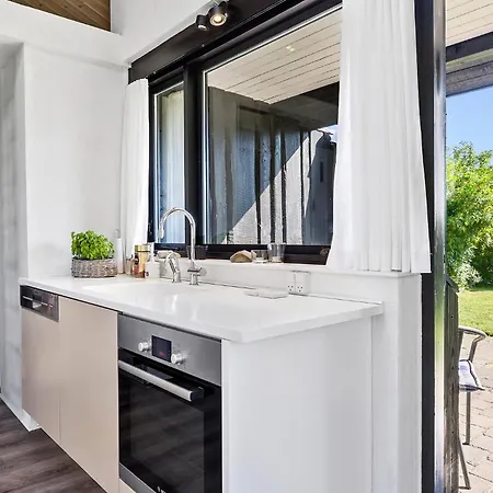 3 Bedroom Stunning In * Beder